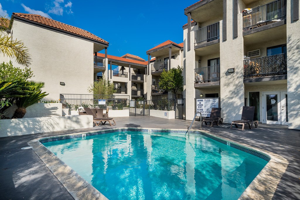 a swimming pool in the middle of two apartment buildings