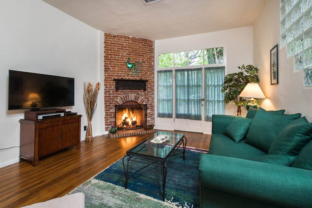 Villa Valentino 1 Living Room with emerald green couch facing the fireplace.
