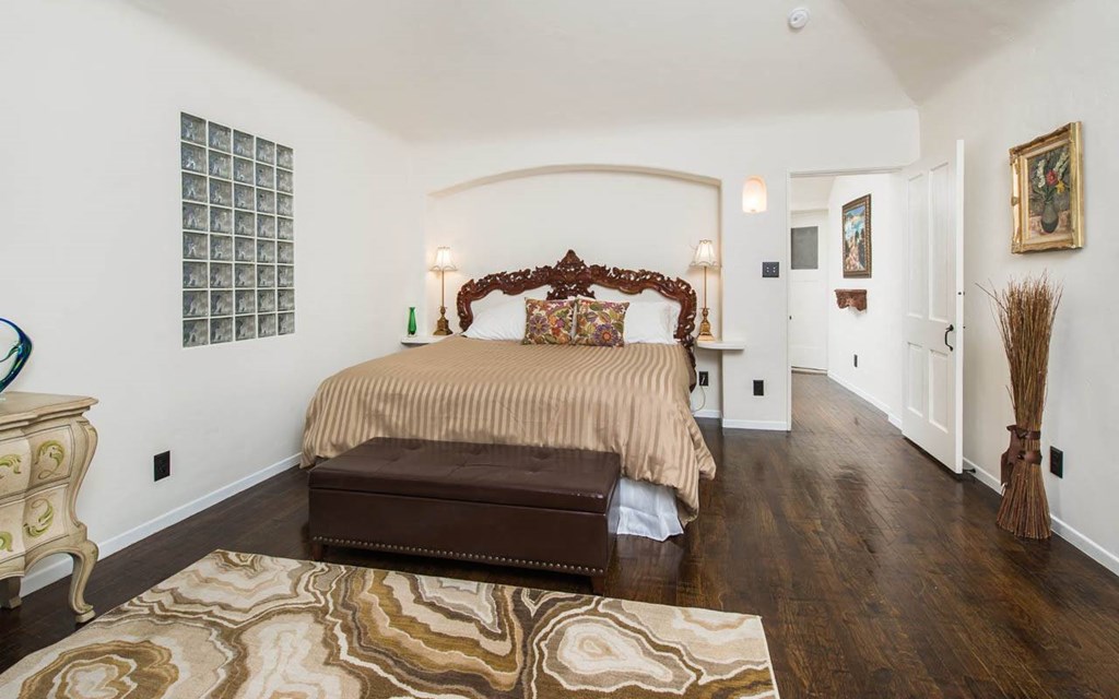 LA VILLA VALENTINO, LLC