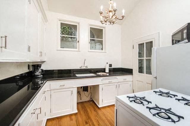 Villa Valentino 17 Kitchen with black counters and white cabinetry