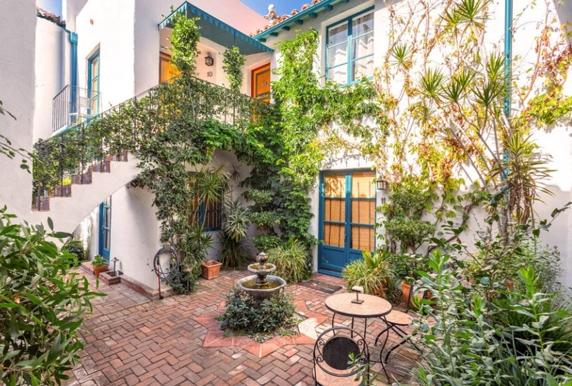 Villa Valentino courtyard with greenery on the building