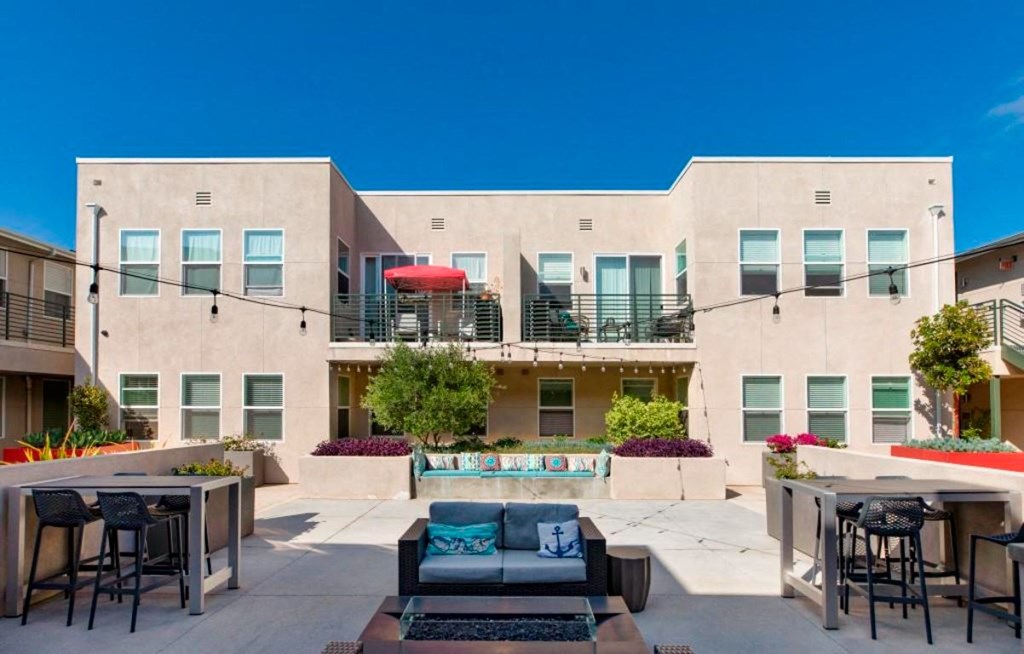 Courtyard with seating area