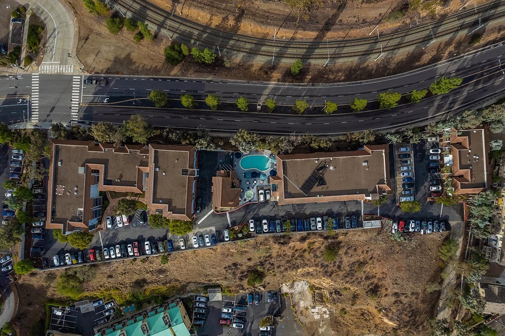 Chateau Spring Hill Apartments