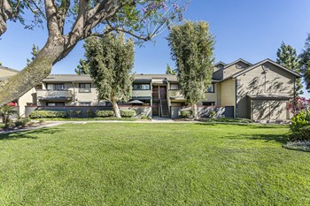 6506 Doolittle Avenue Studio-2 Beds Apartment for Rent - Photo Gallery 3
