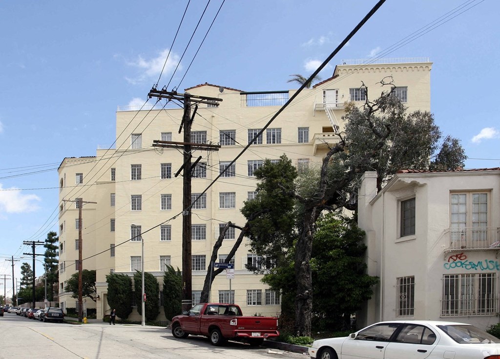 Side view of Nob Hill towers