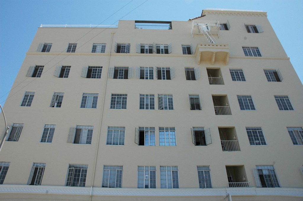 Street view of the side of the Nob Hill Building