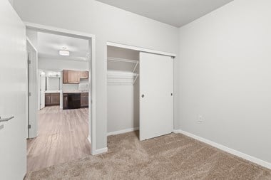 200 N Jackson Street 2-3 Beds Apartment for Rent - Photo Gallery 2