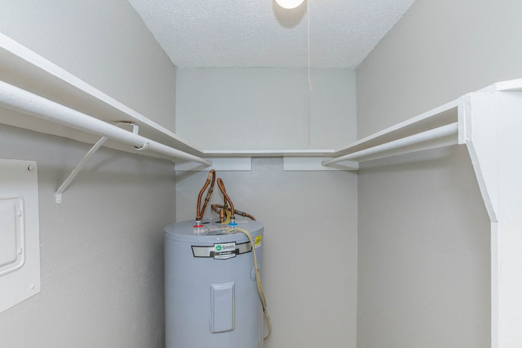 Individual apartment water heater