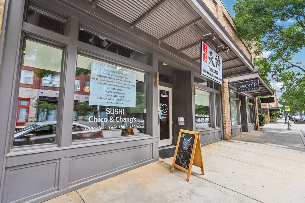 Dining and shopping in Glenwood Park