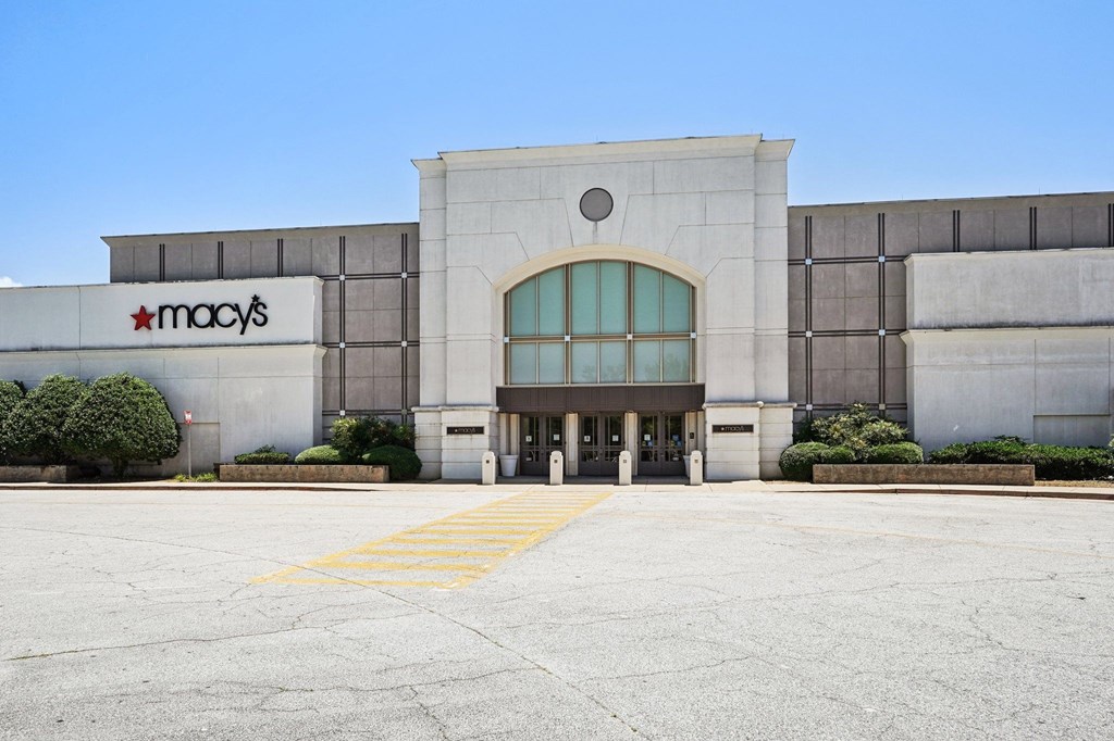 Stonecrest Mall: A Macy's store