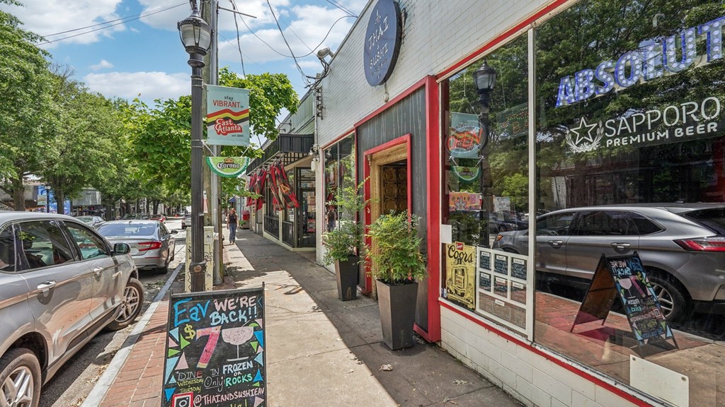 East Atlanta Village: Thai & Sushi and much more