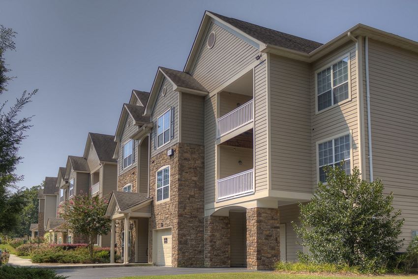 Luxury Apartments in Lithonia| Wesley Providence Apartments | Garages Available - Photo Gallery 1