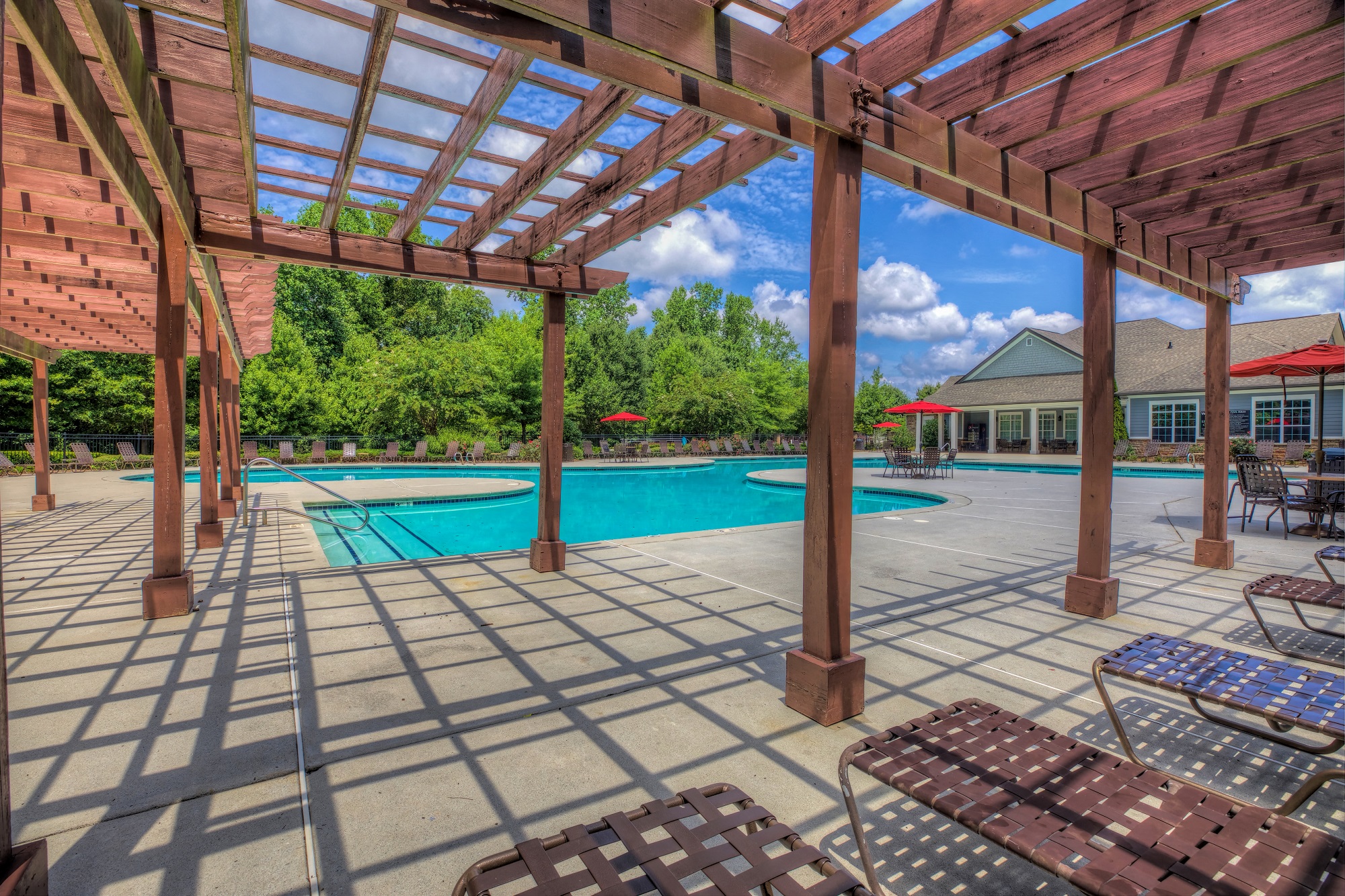 Luxury Apartments in Newnan| Stillwood Farms Apartments | Relaxing Pool