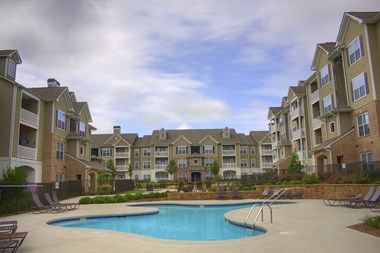 Luxury Apartments in Lithonia| Wesley Kensington Apartments | Resort Style Pool