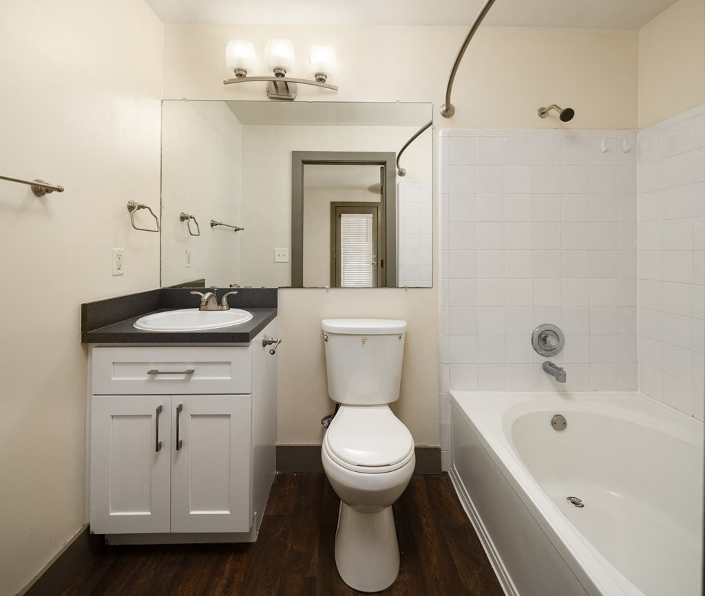 Bathroom with Garden Tub