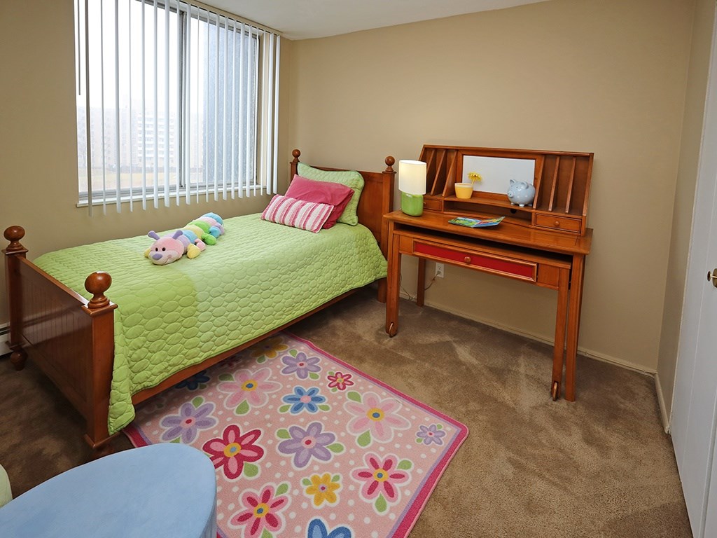 2 Bedroom 1 Bath Model Suite Bedroom at Harbor Crest Apartments, Euclid, OH, 44123