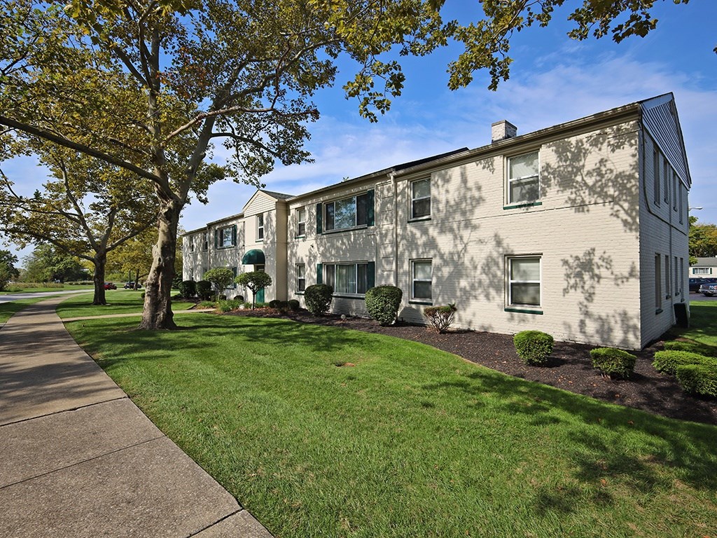 Garden Style Living at Euclid Meadows Apartments in Euclid OH