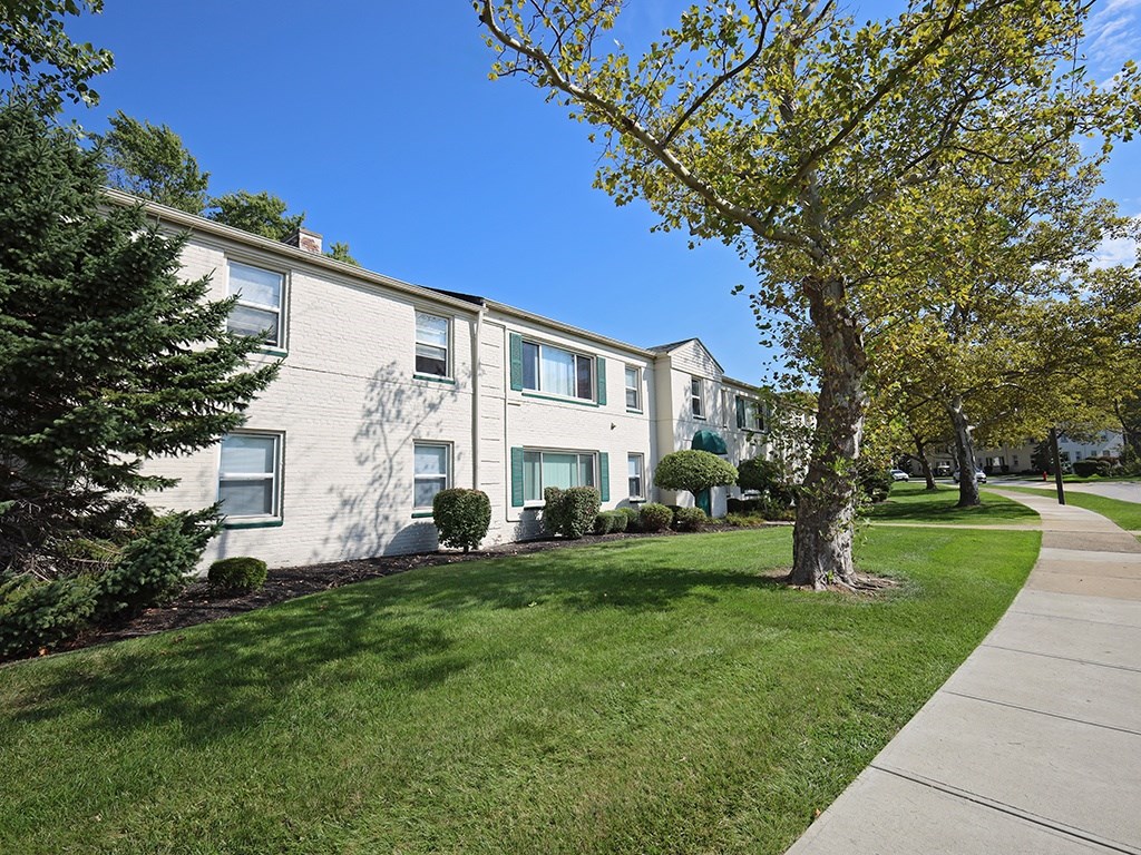 Garden Style Living at Euclid Meadows Apartments in Euclid OH