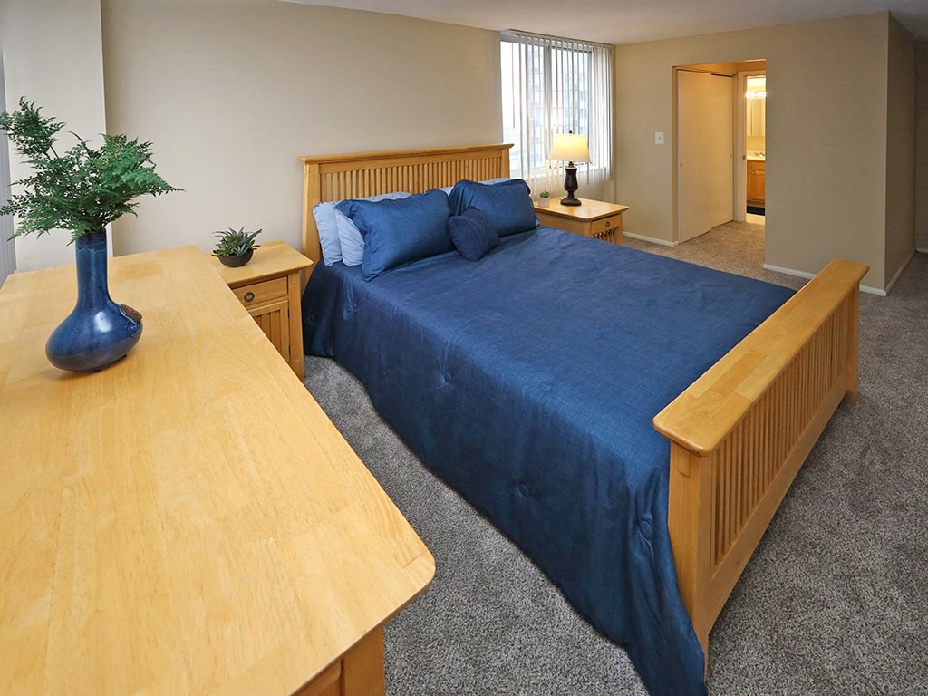 2 Bedroom 2 Bath Model Suite Master Bedroom at Harbor Crest Apartments, Euclid, OH, 44123