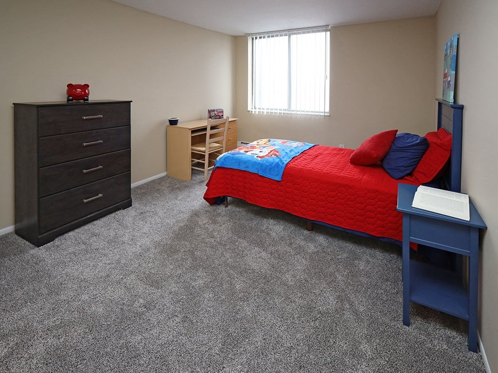 2 Bedroom 2 Bath Model Bedroom at Harbor Crest Apartments, Euclid, OH, 44123