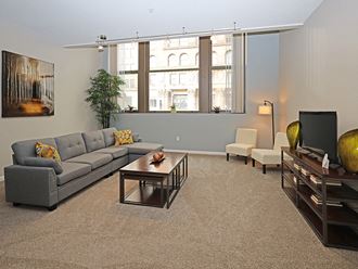 668 Euclid Ave Studio-2 Beds Apartment for Rent - Photo Gallery 1