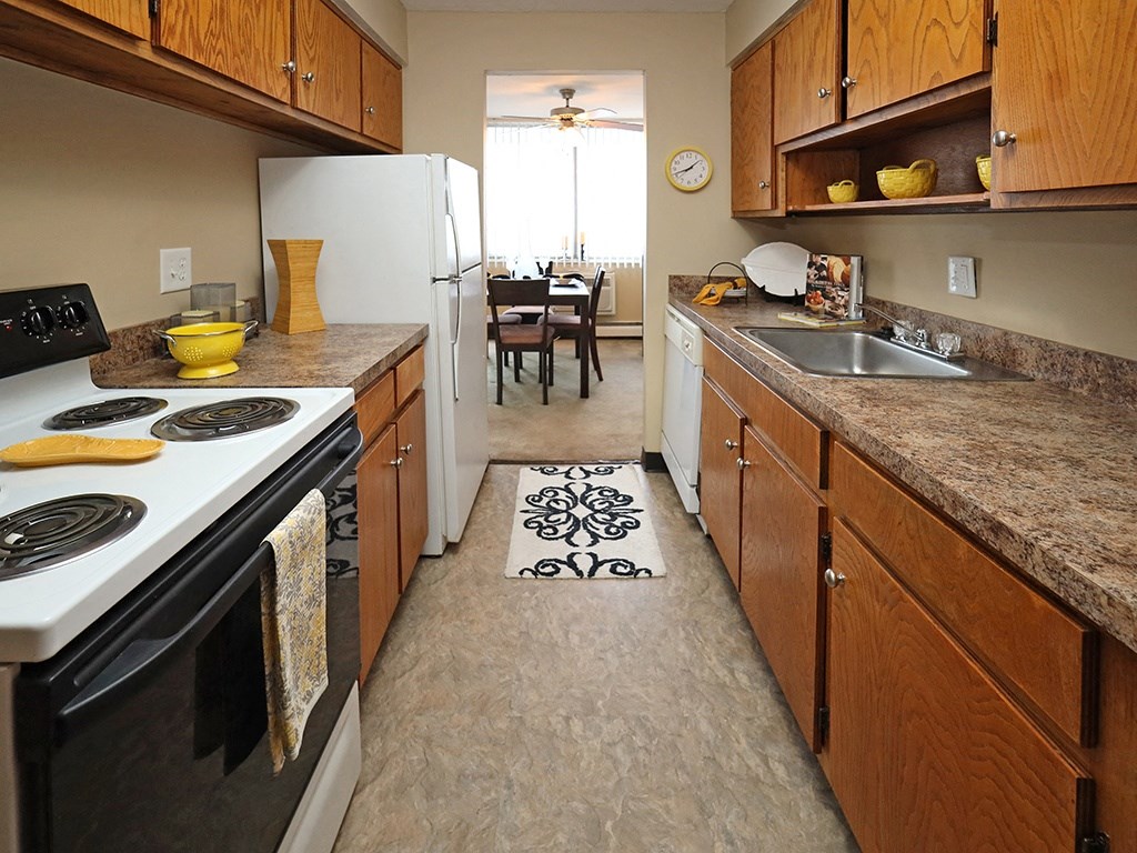 2 Bedroom 1 Bath Model Suite Kitchen at Harbor Crest Apartments, Euclid, OH, 44123