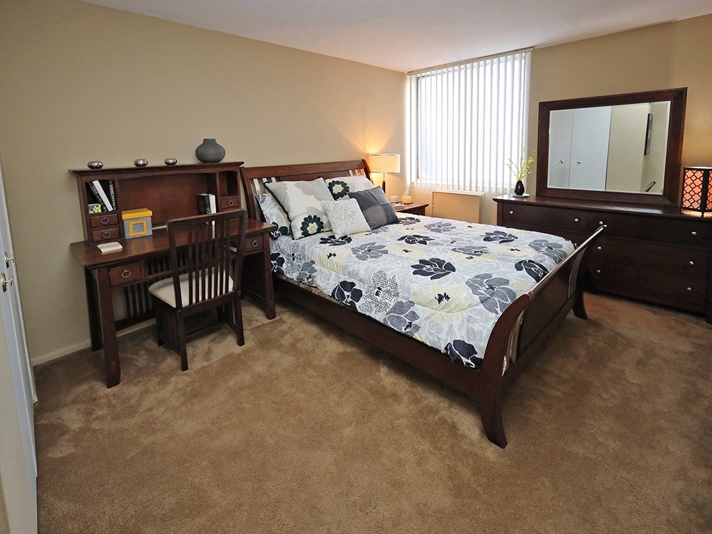 2 Bedroom 1 Bath Model Suite Bedroom at Harbor Crest Apartments, Euclid, OH, 44123