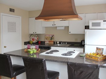 Colonial Park Townhomes Kitchen - Photo Gallery 3