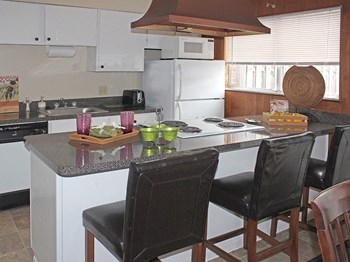 Colonial Park Townhomes Kitchen - Photo Gallery 2