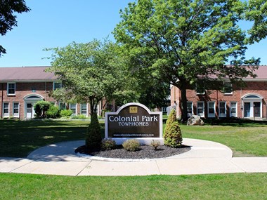 Colonial Park Townhomes Grounds