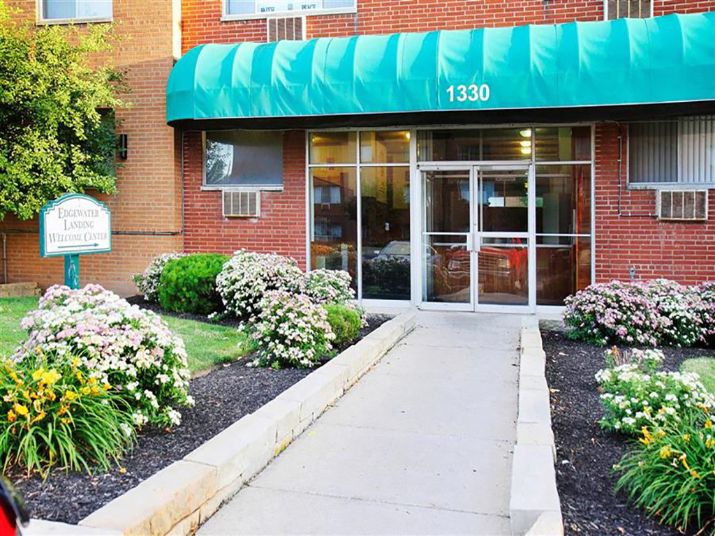 EL Building Exterior