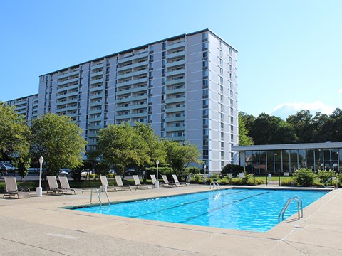 Outdoor swimming pool with sundeck and lounge chairs at Gates Mills Place Apartments, Ohio