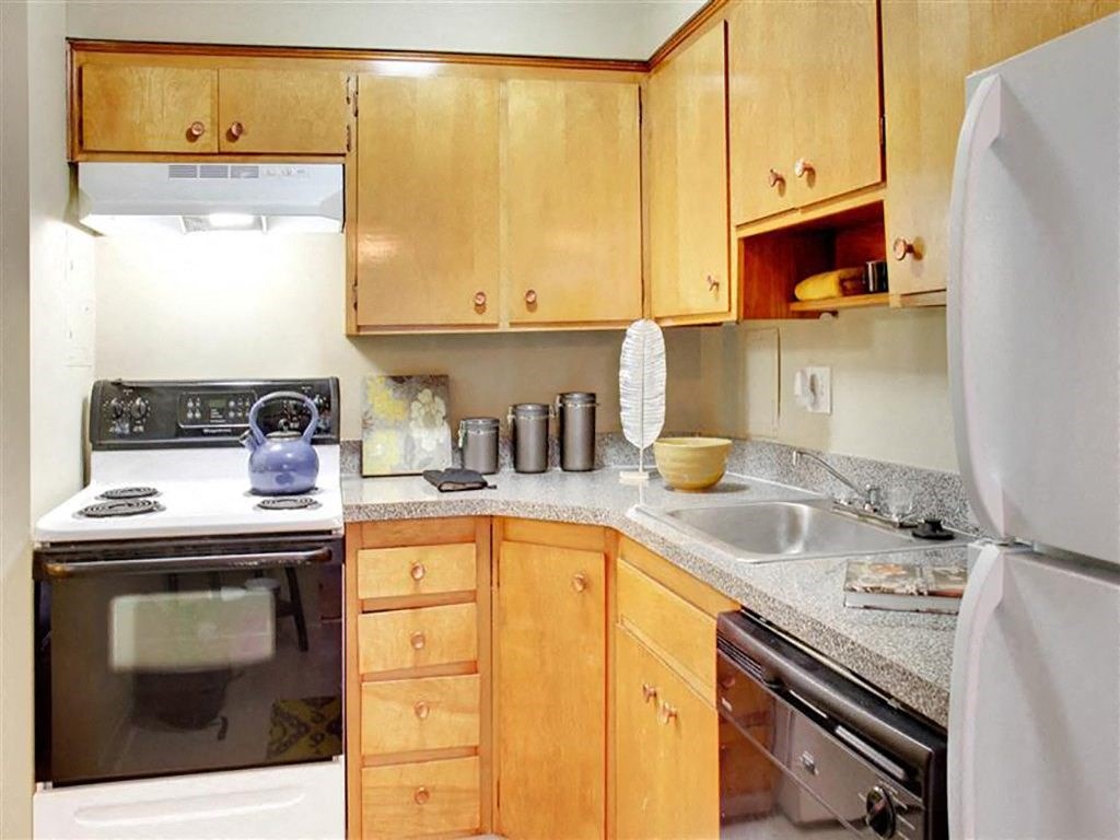 Stainless Steel Appliances at Water's Edge, Ohio, 44123