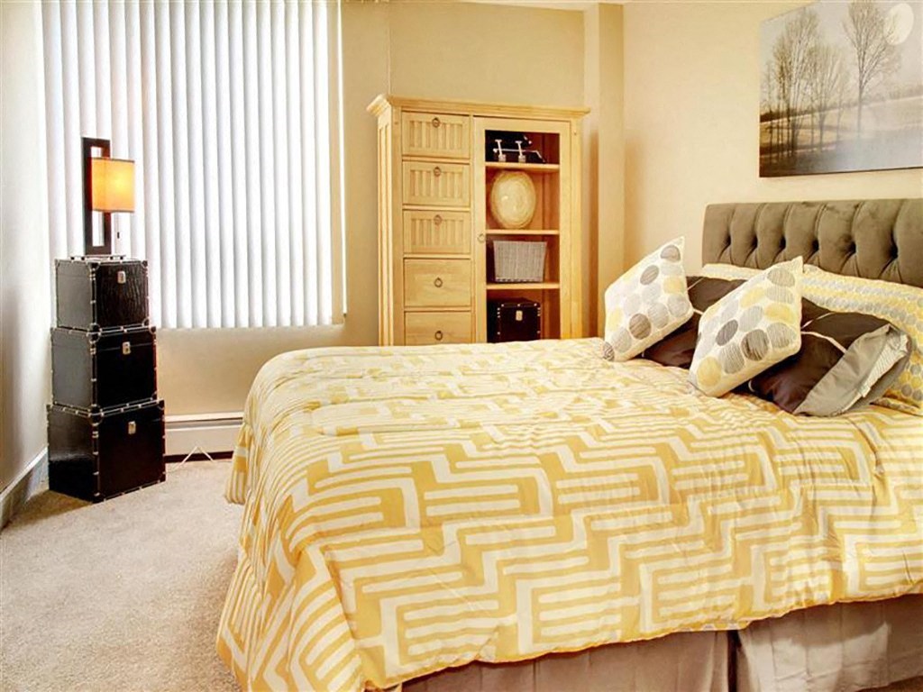 Well Appointed Bedroom at Water's Edge, Ohio