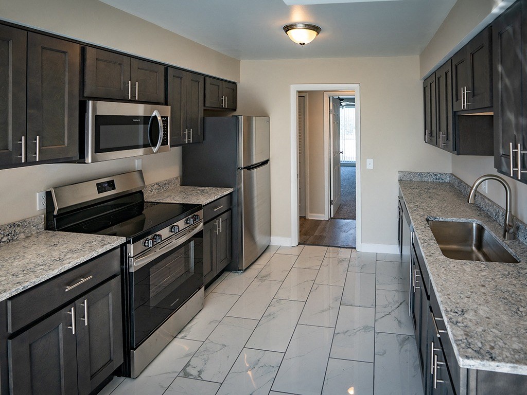 2B2B Penthouse #612 - Kitchen