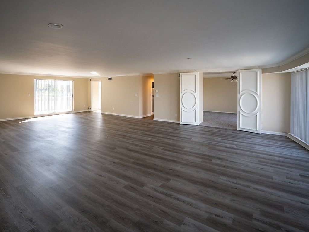 2B2B Penthouse #612 - Living Area