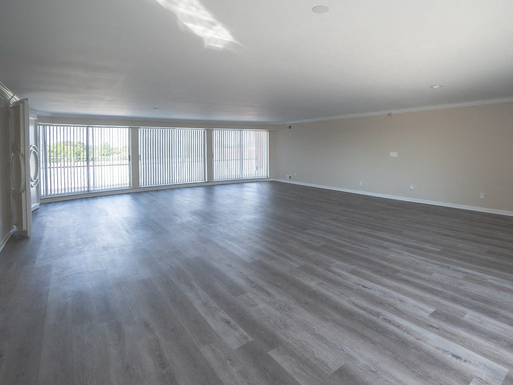 2B2B Penthouse #612 - Living Area