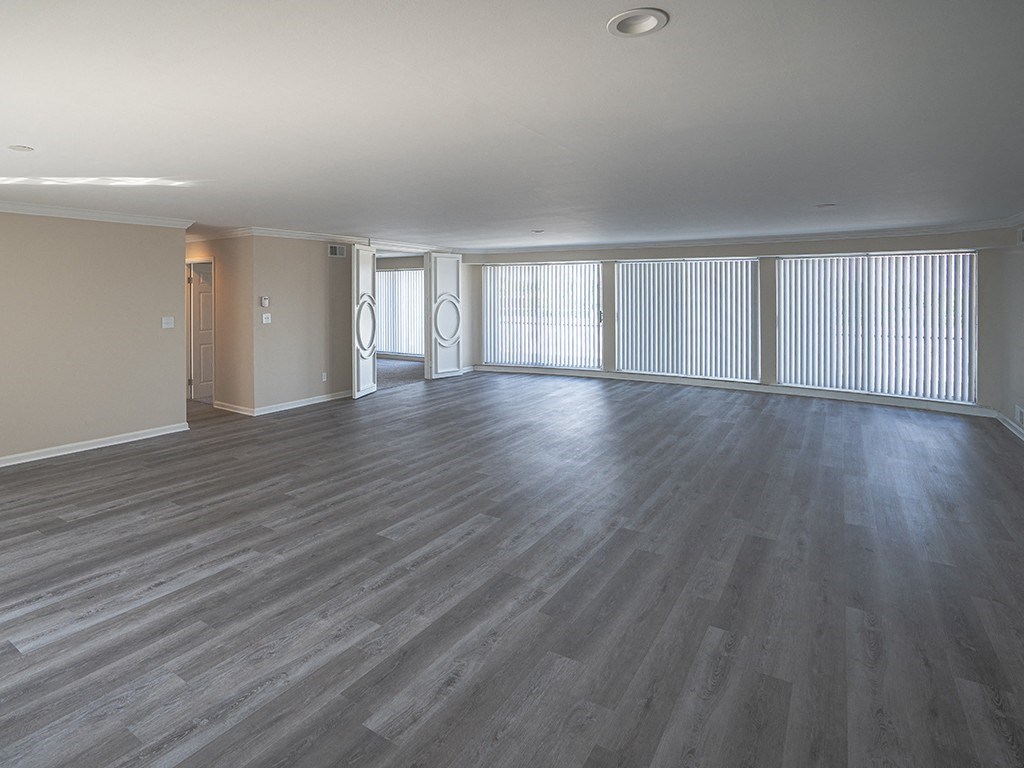 2B2B Penthouse #612 - Living Area