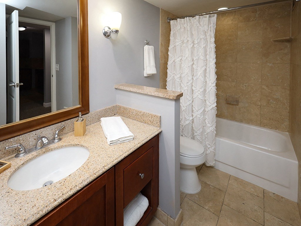 Reserve Square Model - Bathroom