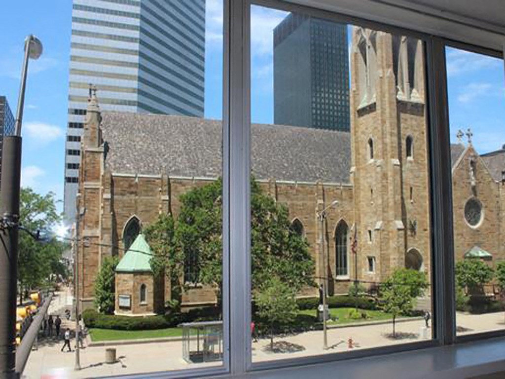 Oversized Windows at Residences At 1717, Cleveland, OH