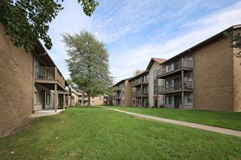 Peaceful Park-Like Community at Summerwood Commons Apartments in Euclid OH