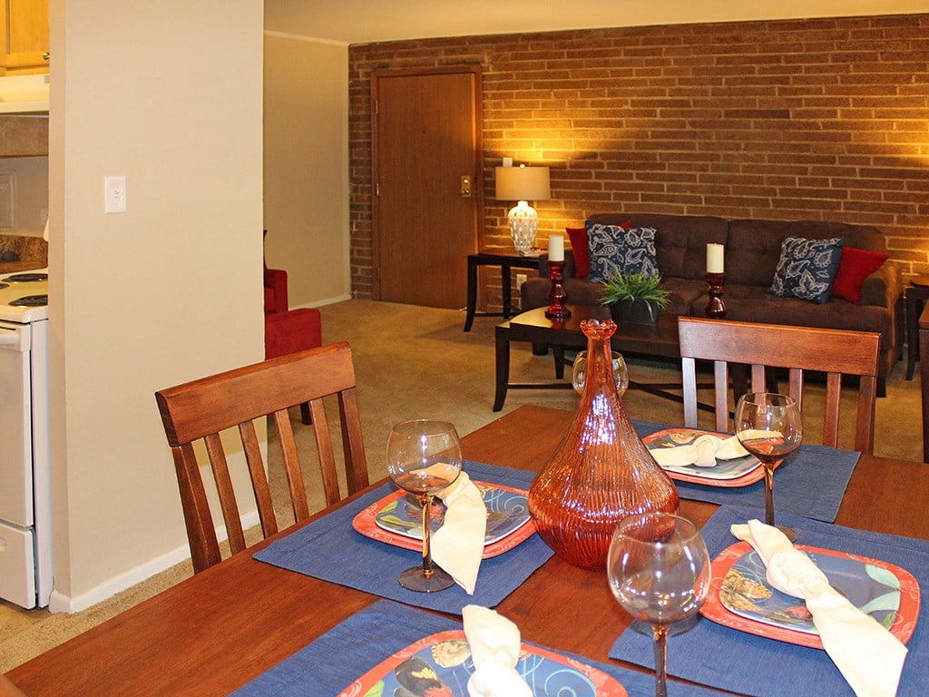 Model Dining Area Model Dining Area at Summerwood Commons Apartments in Euclid, OH