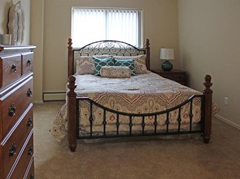 4000 Westbrook Dr 1-2 Beds Apartment for Rent - Photo Gallery 4