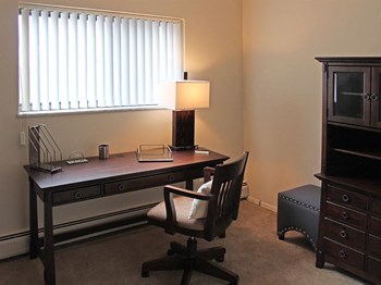 4000 Westbrook Dr 1-2 Beds Apartment for Rent - Photo Gallery 5