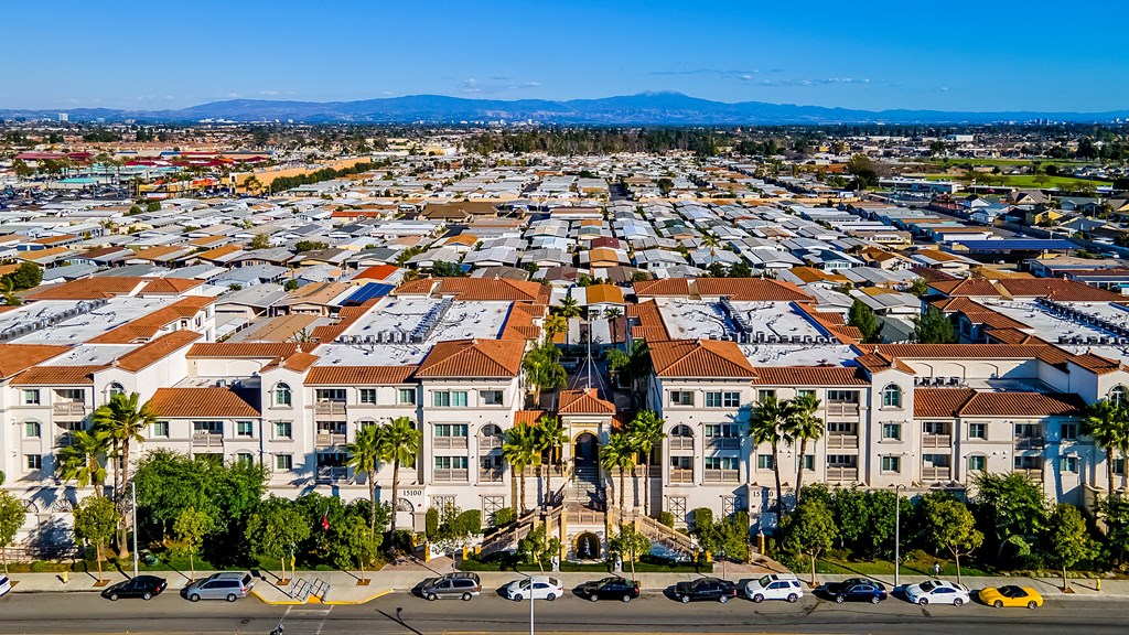 a view of the city of los angeles from above