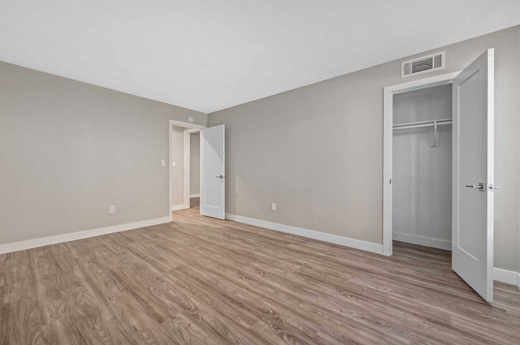 Spacious Room at Los Robles in Pasadena