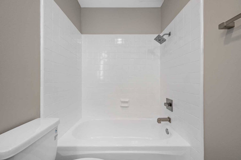 Bath Tube at Los Robles in Pasadena, CA