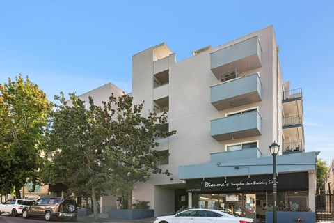 A modern building with a sign that reads "Diamond's Spa Hotel & Beauty Salon".