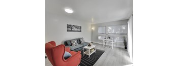 3700 International 2br