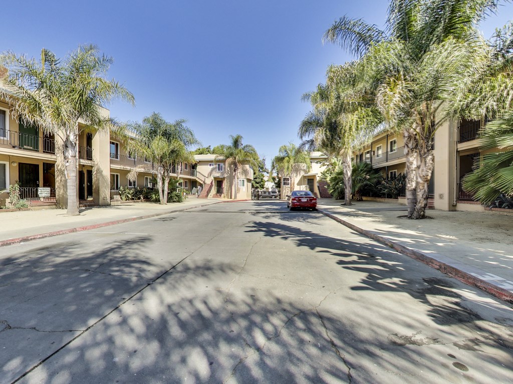 1732-1744 27th Avenue